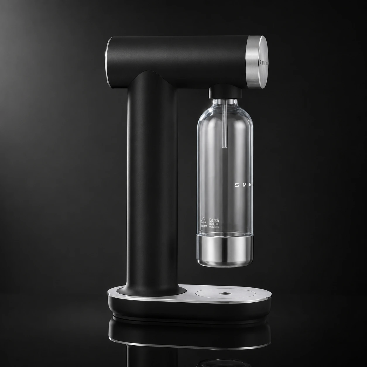 Gasificadora de agua Smeg SKC01 para preparar agua con gas en casa con botella Tritan y ajuste manual de carbonatación